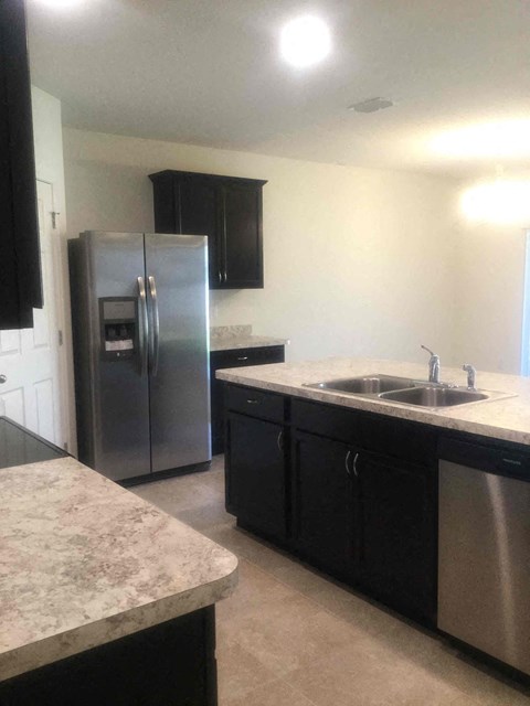407 SW Lakehurst Drive 4 Beds Apartment for Rent