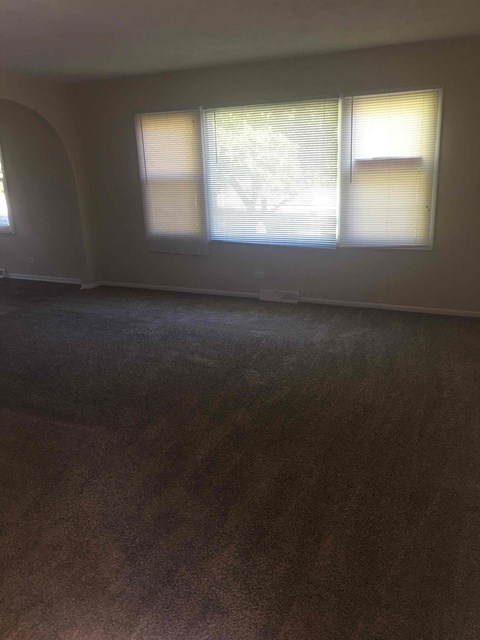 410 S Villa Ave 3 Beds Apartment for Rent