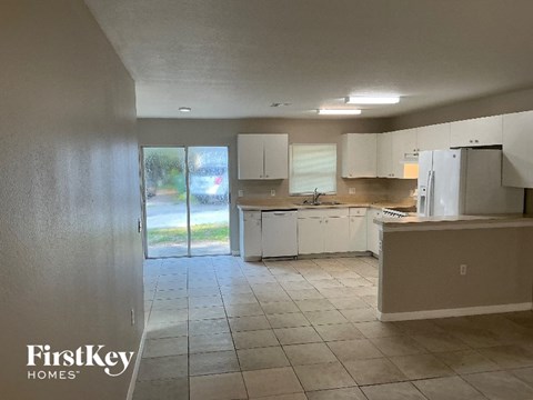 412 10Th Ave E 4 Beds Apartment for Rent