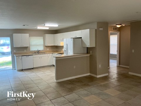 412 10Th Ave E 4 Beds Apartment for Rent