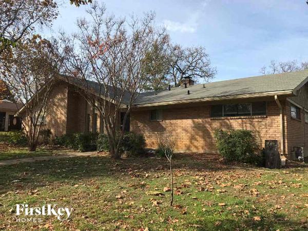 417 Lakeside Dr 3 Beds Apartment for Rent