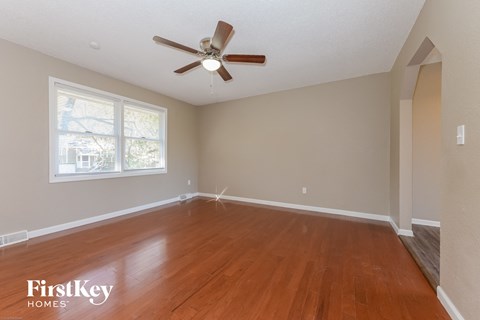 417 SE Claremont St 3 Beds Apartment for Rent