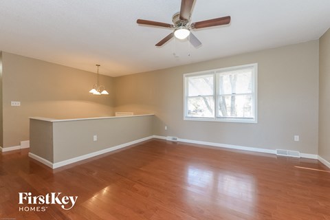 417 SE Claremont St 3 Beds Apartment for Rent