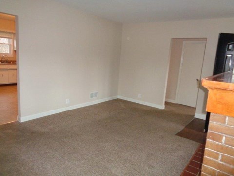 417 Warren St 2 Beds Apartment for Rent