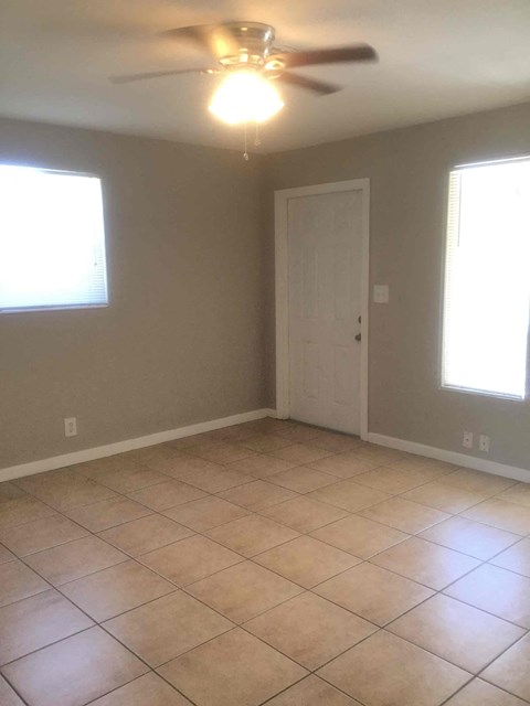 418 SW 15 Ave 4 Beds Apartment for Rent