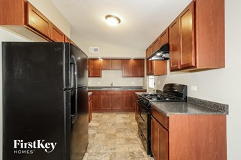 440 Frontage Rd 3 Beds House for Rent - Photo Gallery 4