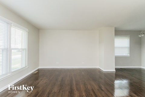 454 Springfield Street 3 Beds Apartment for Rent