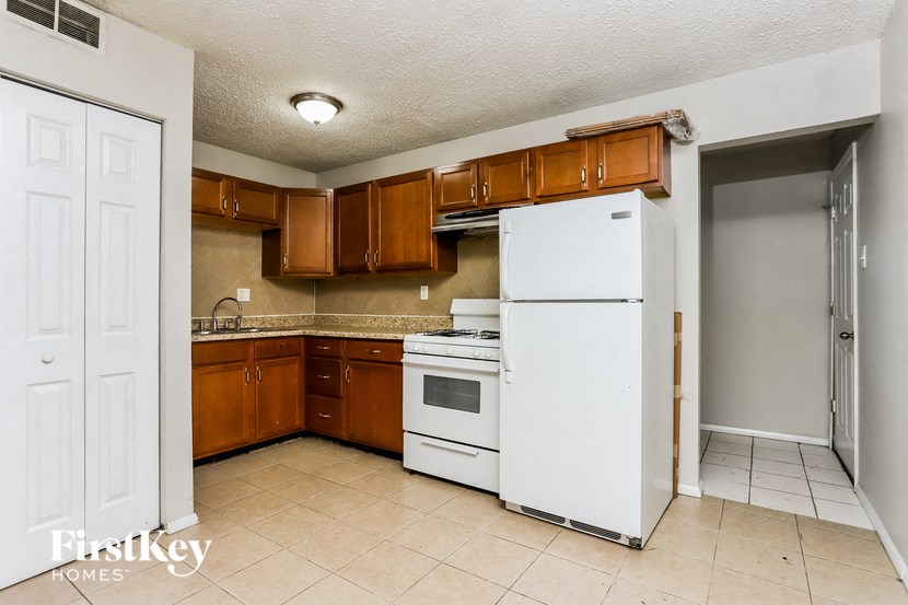 508 Saratoga Studio House for Rent - Photo Gallery 6