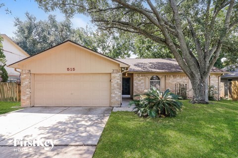 A house with the number 516 on the garage door.