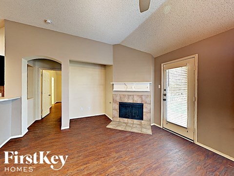 516 Pineview Lane 3 Beds Apartment for Rent
