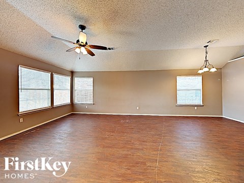 516 Pineview Lane 3 Beds Apartment for Rent