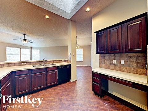 516 Pineview Lane 3 Beds Apartment for Rent