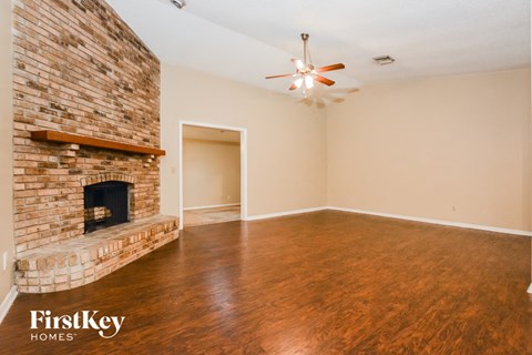 520 Whispering Oak Ln 4 Beds Apartment for Rent
