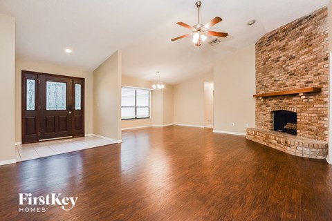 520 Whispering Oak Ln 4 Beds Apartment for Rent