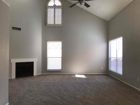 526 E TOPEKA Dr 3 Beds Apartment for Rent