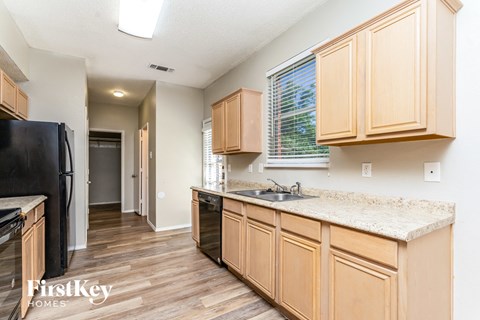 530 Alameda Avenue 4 Beds Apartment for Rent