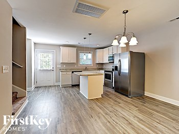 533 Harris Street 4 Beds House for Rent - Photo Gallery 5