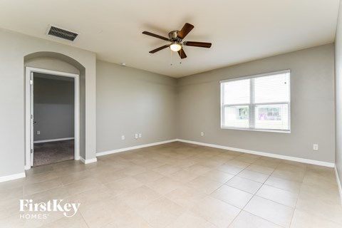 533 NW 13Th Terrace 4 Beds Apartment for Rent