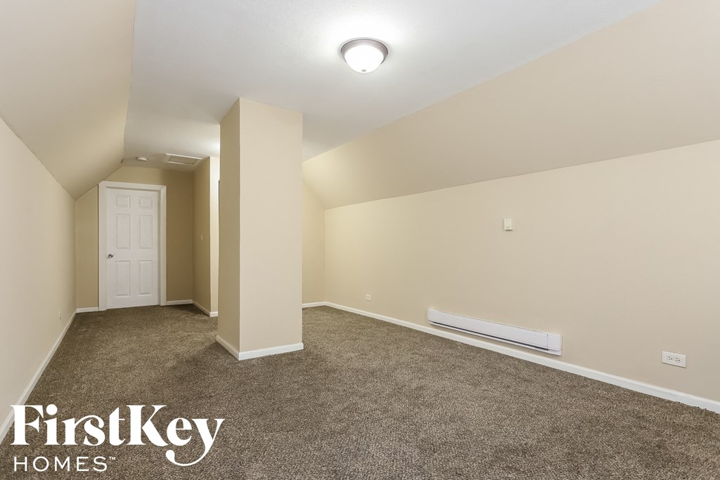 the living room of an empty house with carpet and a white door