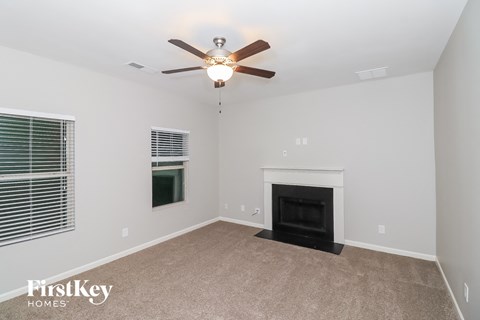 555 Westridge Circle 4 Beds Apartment for Rent