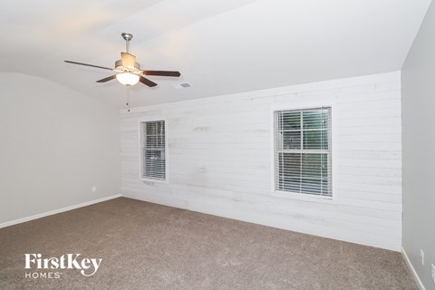 555 Westridge Circle 4 Beds Apartment for Rent