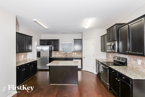 555 Westridge Circle 4 Beds Apartment for Rent
