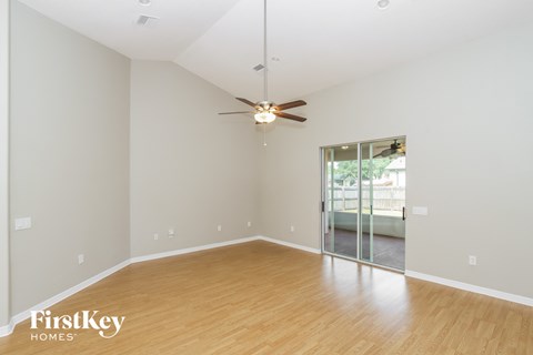 599 Australian Rd NW 4 Beds Apartment for Rent
