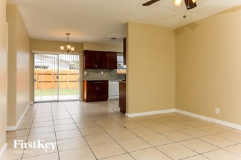 601 SW 14 Court 3 Beds House for Rent - Photo Gallery 4