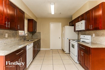 601 SW 14 Court 3 Beds House for Rent - Photo Gallery 6