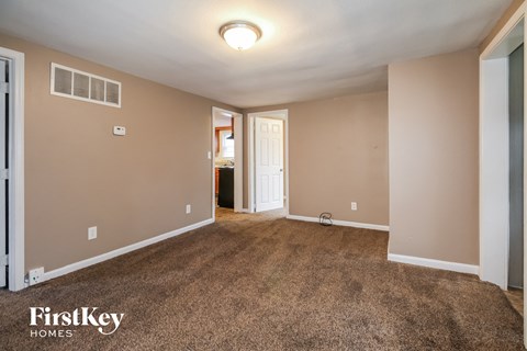 613 E Angus 3 Beds Apartment for Rent
