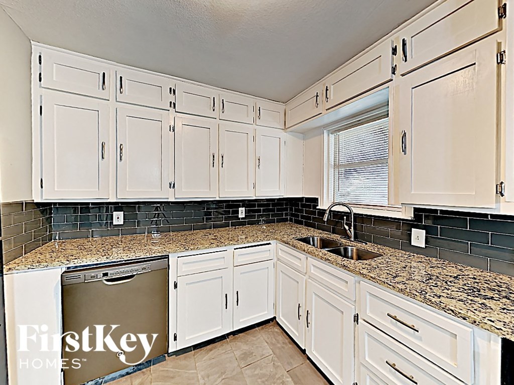 626 WARREN St 4 Beds House for Rent - Photo Gallery 5