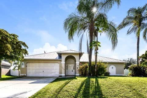 633 SW 9Th Avenue 3 Beds Apartment for Rent