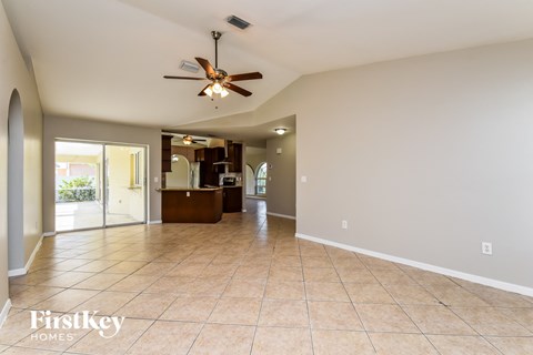 633 SW 9Th Avenue 3 Beds Apartment for Rent