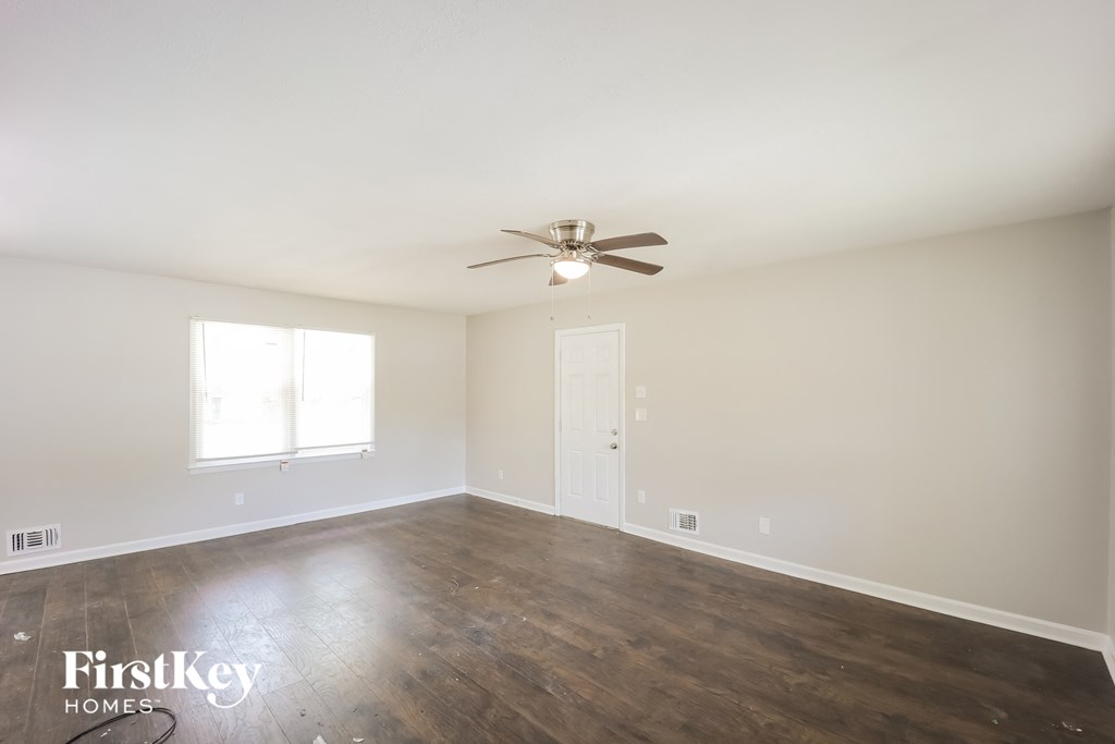 642 Roxbury Drive 3 Beds House for Rent - Photo Gallery 2