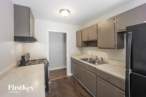 642 Roxbury Drive 3 Beds Apartment for Rent