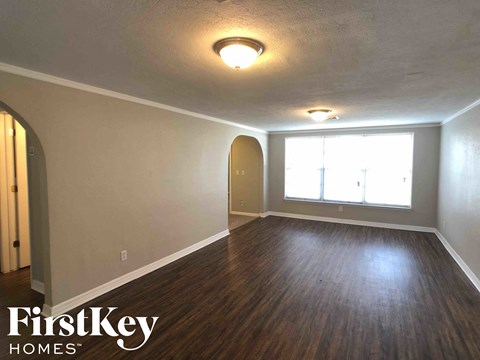 645 Lexington St 4 Beds Apartment for Rent