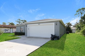 649 NW Bayshore Blvd 4 Beds House for Rent - Photo Gallery 3