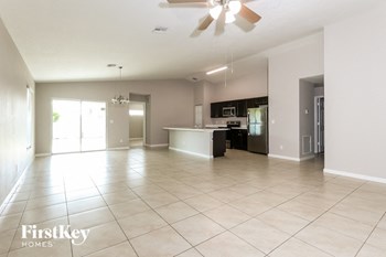 649 NW Bayshore Blvd 4 Beds House for Rent - Photo Gallery 4