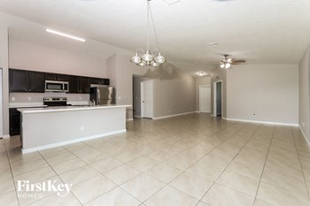 649 NW Bayshore Blvd 4 Beds House for Rent - Photo Gallery 5