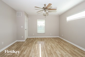 649 NW Bayshore Blvd 4 Beds House for Rent - Photo Gallery 6