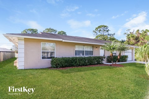 650 NW Selvitz Rd 3 Beds Apartment for Rent