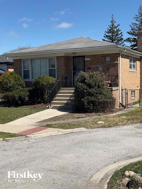 659 Paxton Avenue 3 Beds Apartment for Rent