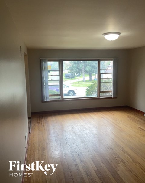659 Paxton Avenue 3 Beds Apartment for Rent