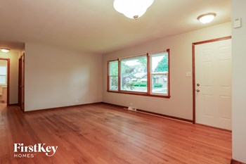 663 E 160th Pl 4 Beds House for Rent - Photo Gallery 3