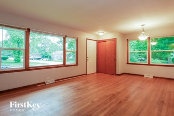 663 E 160th Pl 4 Beds House for Rent - Photo Gallery 4