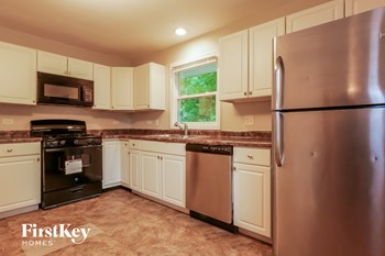 663 E 160th Pl 4 Beds House for Rent - Photo Gallery 5