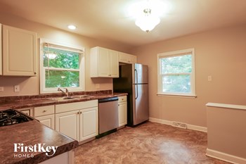 663 E 160th Pl 4 Beds House for Rent - Photo Gallery 6