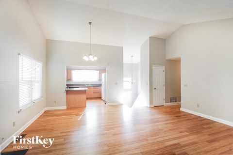 675 Woodcrest Manor Dr 4 Beds Apartment for Rent