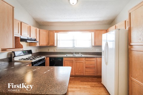 675 Woodcrest Manor Dr 4 Beds Apartment for Rent