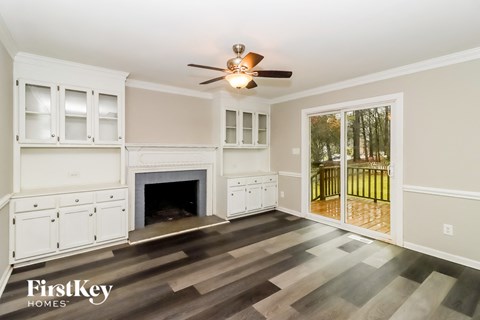 687 Crabtree Court SW 4 Beds Apartment for Rent